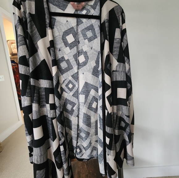 Black and Tan Sweater like Wrap - Picture 1 of 8